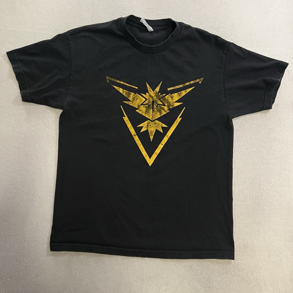 Pokemon Center Team Instinct Pokemon GO Zapdos Graphic T-Shirt Men's Size Large